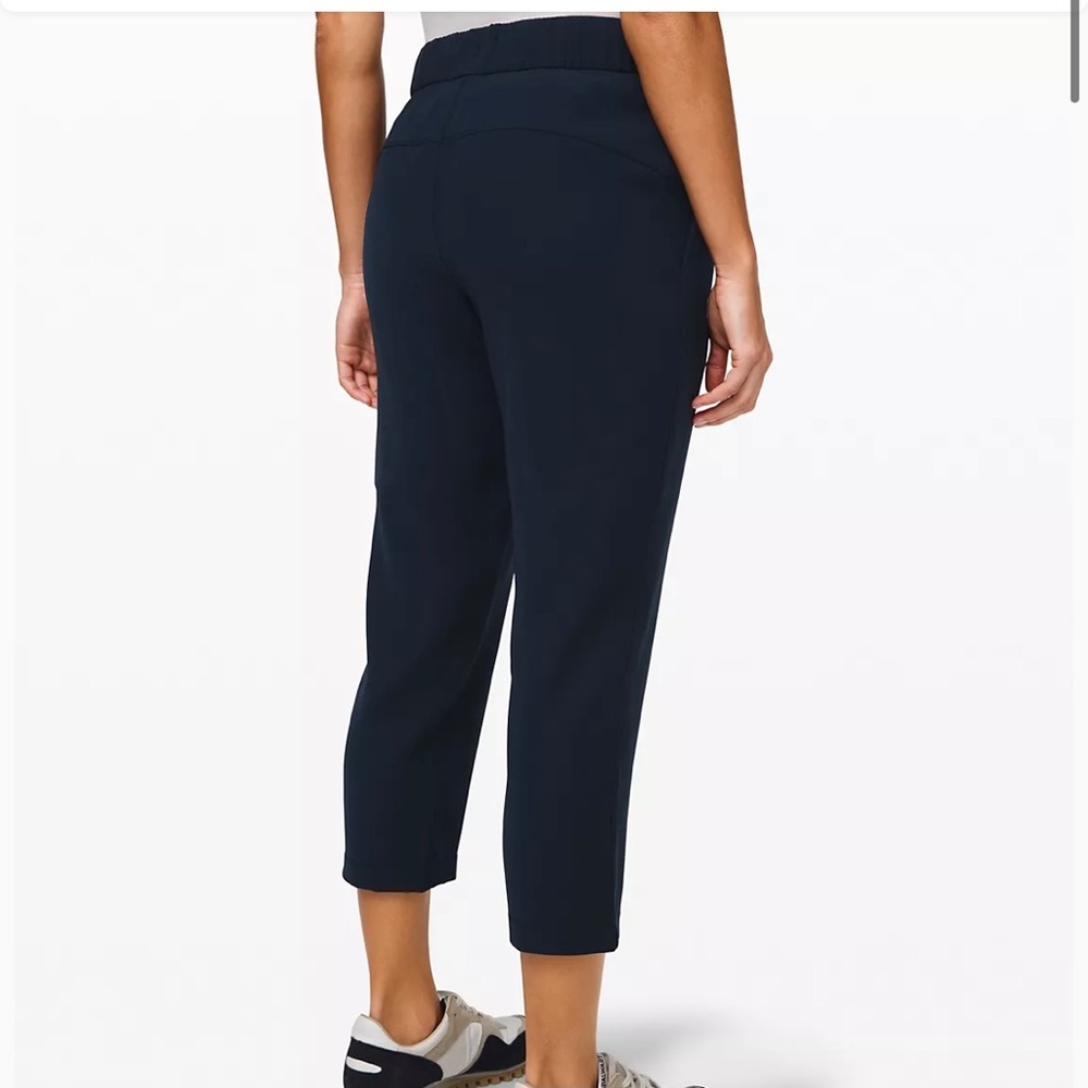 NWT lululemon On the Fly Crop 23” - Picture 4 of 8